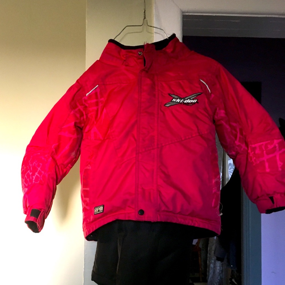 Girls sz 6 skidoo xteam jacket. With black snow pants.